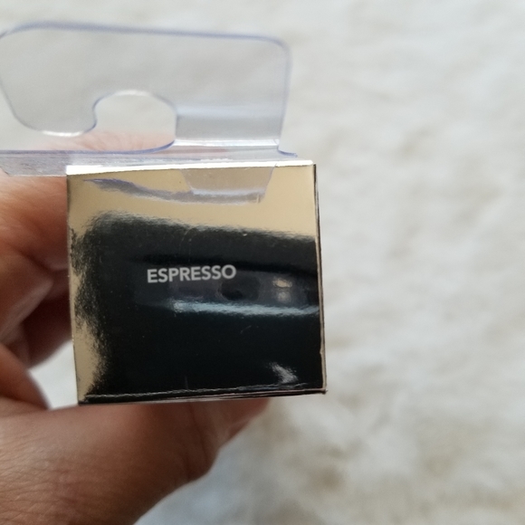 Becca Weightless Blur Skin Love Foundation - Picture 2 of 6